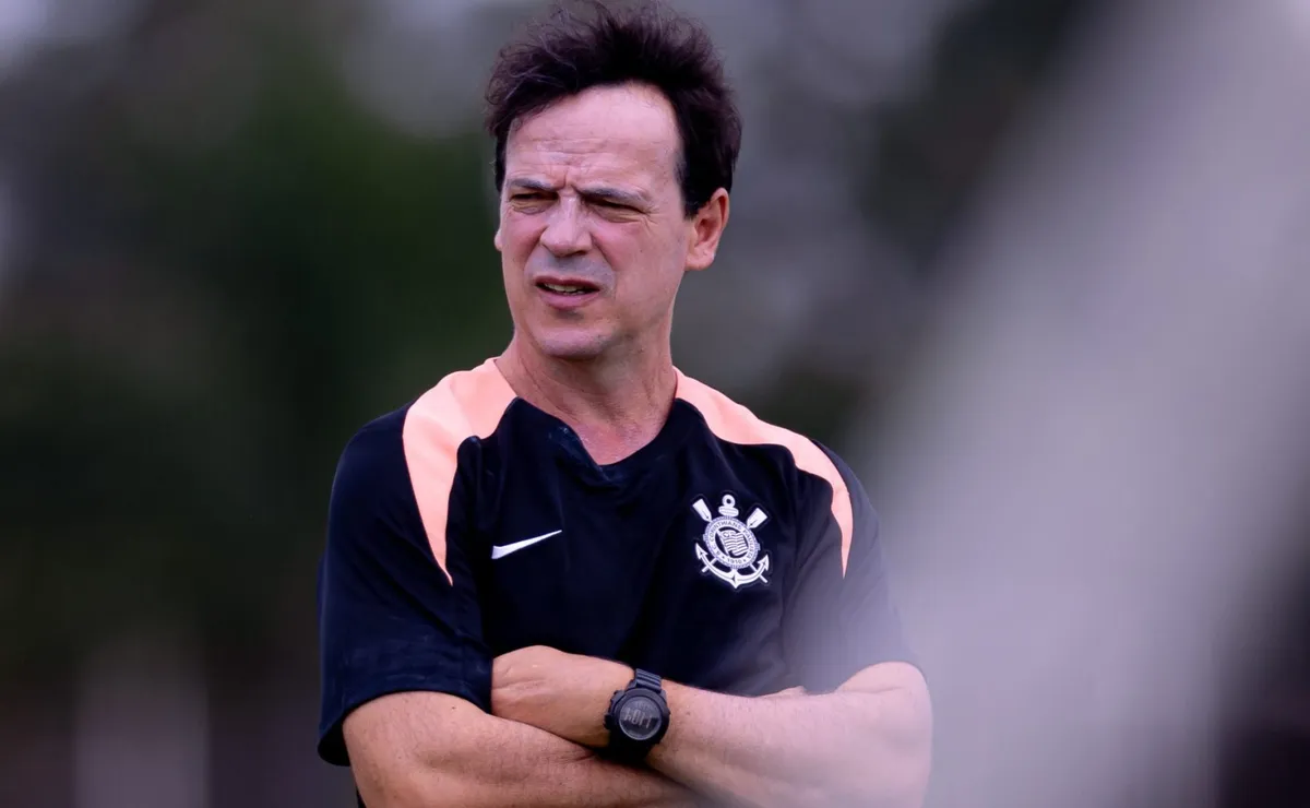 Escalação do Corinthians: Diniz deve fazer mudanças no ataque em estreia na Libertadores