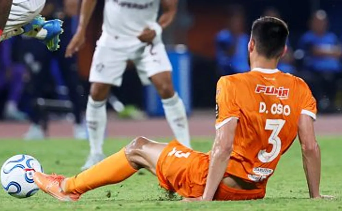 Árbitro José Javier Burgos comete erro, não expulsa Osio e causa prejuízo ao Fluminense na Libertadores