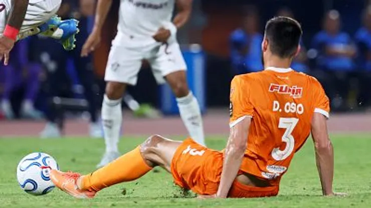Osio cometeu falta e não foi expulso. Foto: Edilzon Gamez