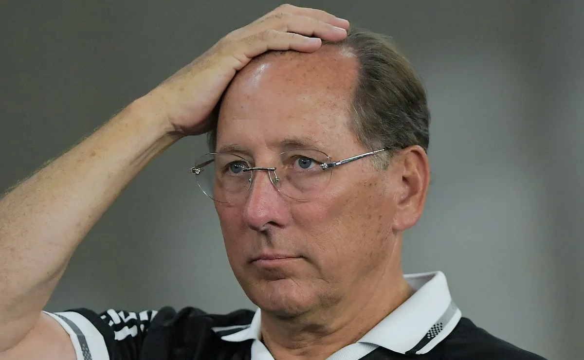 BTG barra aporte de Textor na SAF do Botafogo e social se recusa a assinar