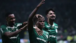Allan, Arias e Flaco López comemorando pelo Palmeiras - Foto: Ettore Chiereguini/AGIF