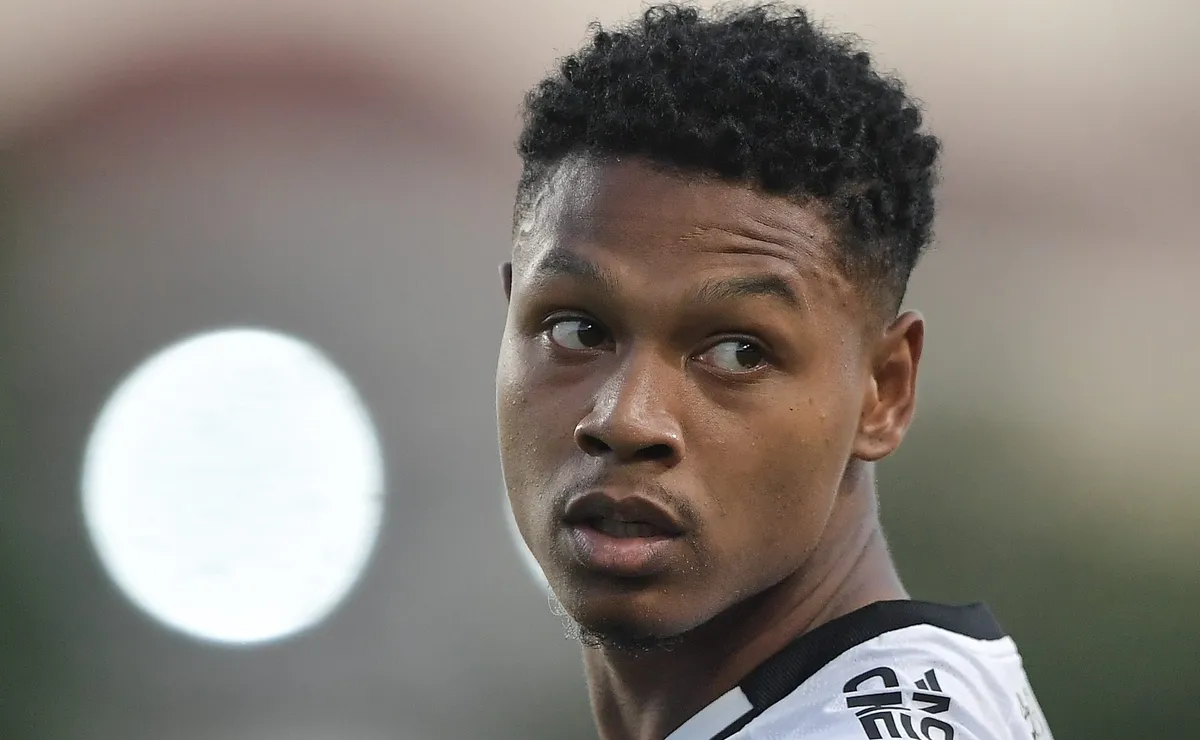 Matheus França vive drama e deve sair do Vasco em alguns meses após má fase e críticas desde que chegou