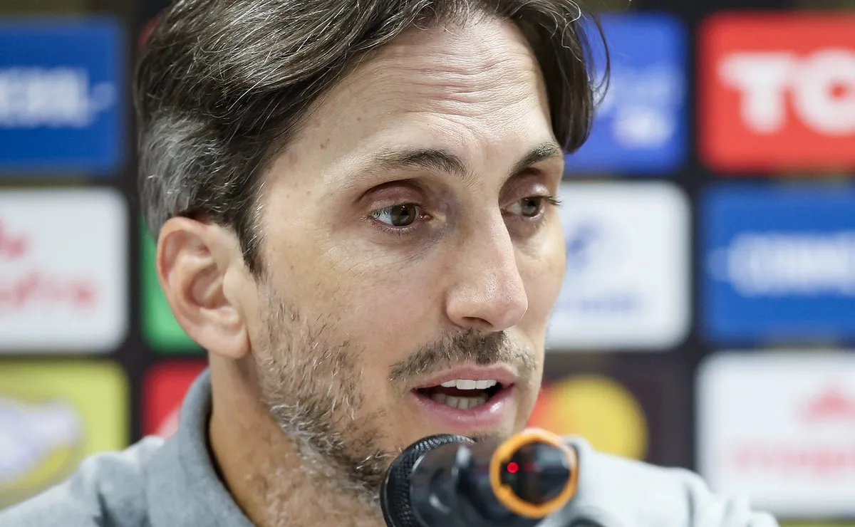 Zubeldía lamenta empate na estreia da Libertadores e cita Fluminense x Flamengo: “Mais um clássico”