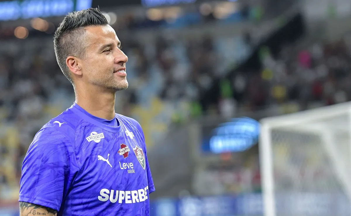 Fábio desafia o tempo, supera ídolo boliviano e crava novo recorde na Libertadores