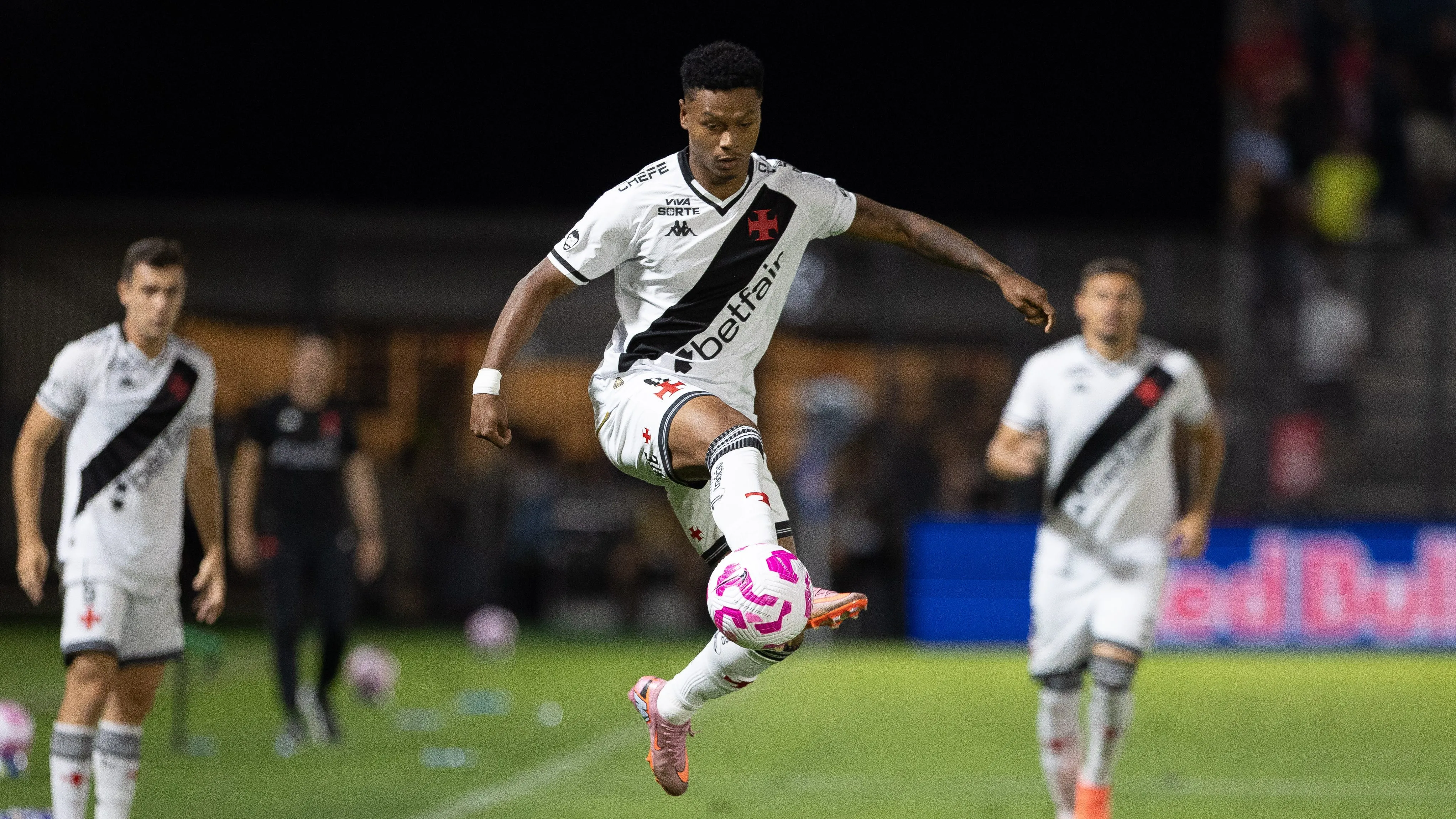 Matheus França é uma decepção até aqui - Foto: Joisel Amaral/AGIF.