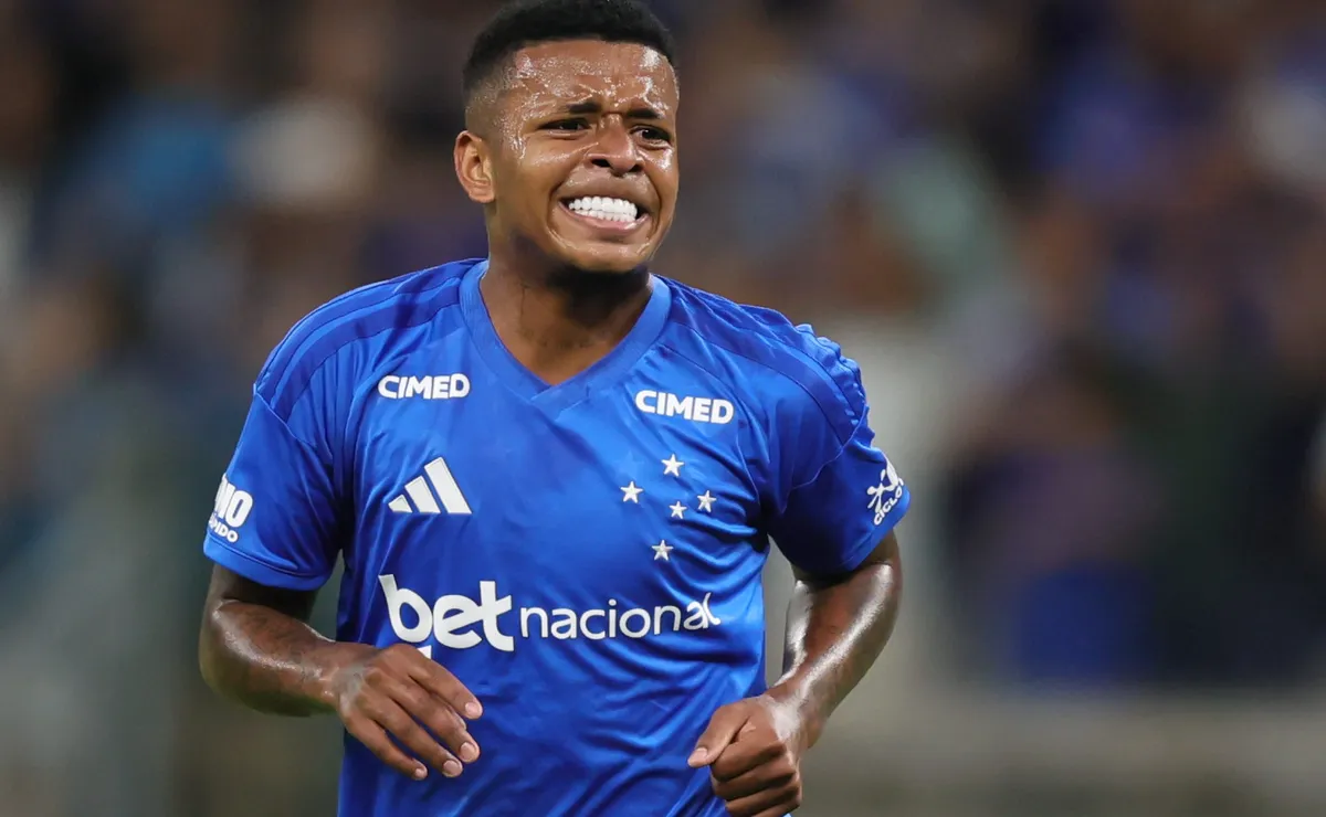 Arroyo rebate declarações de César Farías, técnico do Barcelona, após vitória do Cruzeiro