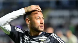 - Neymar jogador do Santos durante aquecimento antes da partida contra o Remo