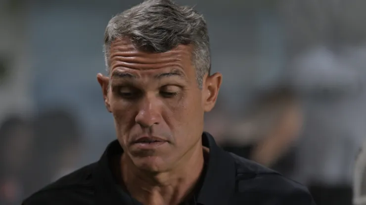 Bruno Lazaroni tecnico do Vasco durante partida contra o Santos no estadio Vila Belmiro pelo campeonato Brasileiro A 2026.