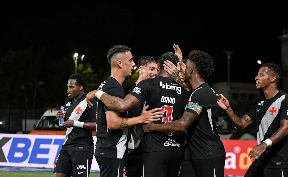 Vasco testa elenco e estreia revela lados opostos entre reservas na Sul-Americana