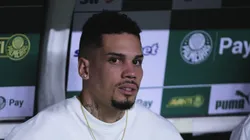 Paulinho jogador do Palmeiras e visto no banco de reservas antes de partida contra o Sao Paulo no estadio Arena Allianz Parque pelo campeonato Paulista 2025.