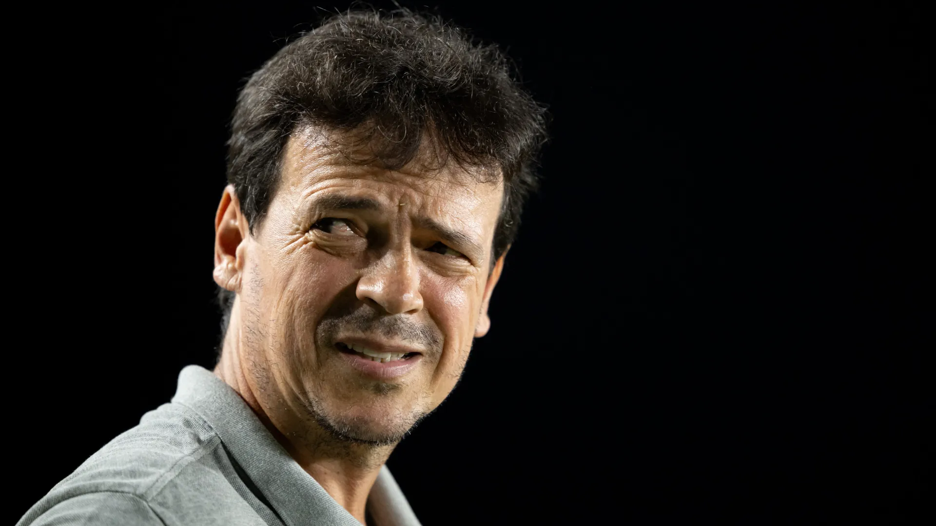 Fernando Diniz segue com problemas para escalar o Timão – Foto: Jorge Rodrigues/AGIF