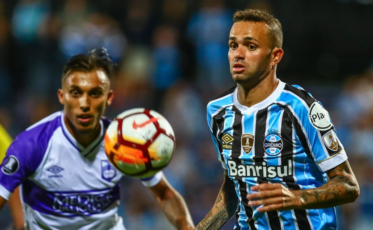 Grêmio encara tradição uruguaia e tenta quebrar tabu histórico no Centenário