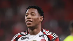 Gonzalo Plata em campo com a camisa do Fla.