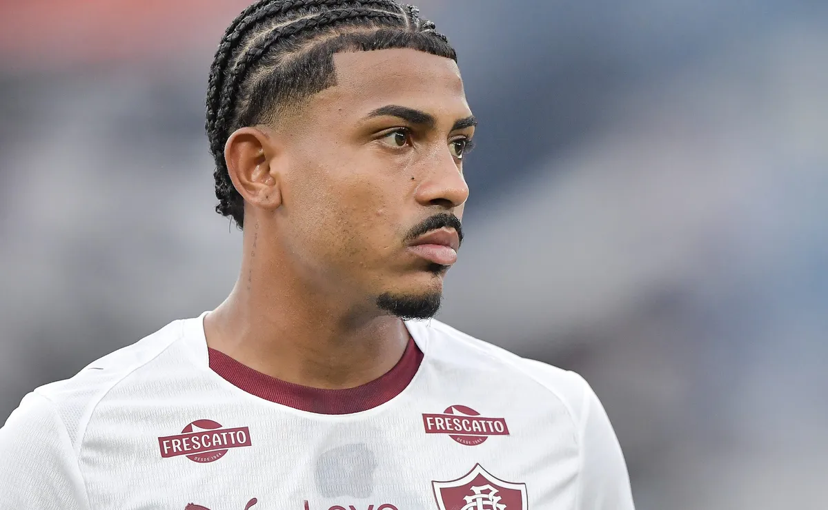 John Kennedy detona arbitragem e fica revoltado após empate do Fluminense: “Um pênalti claro também”