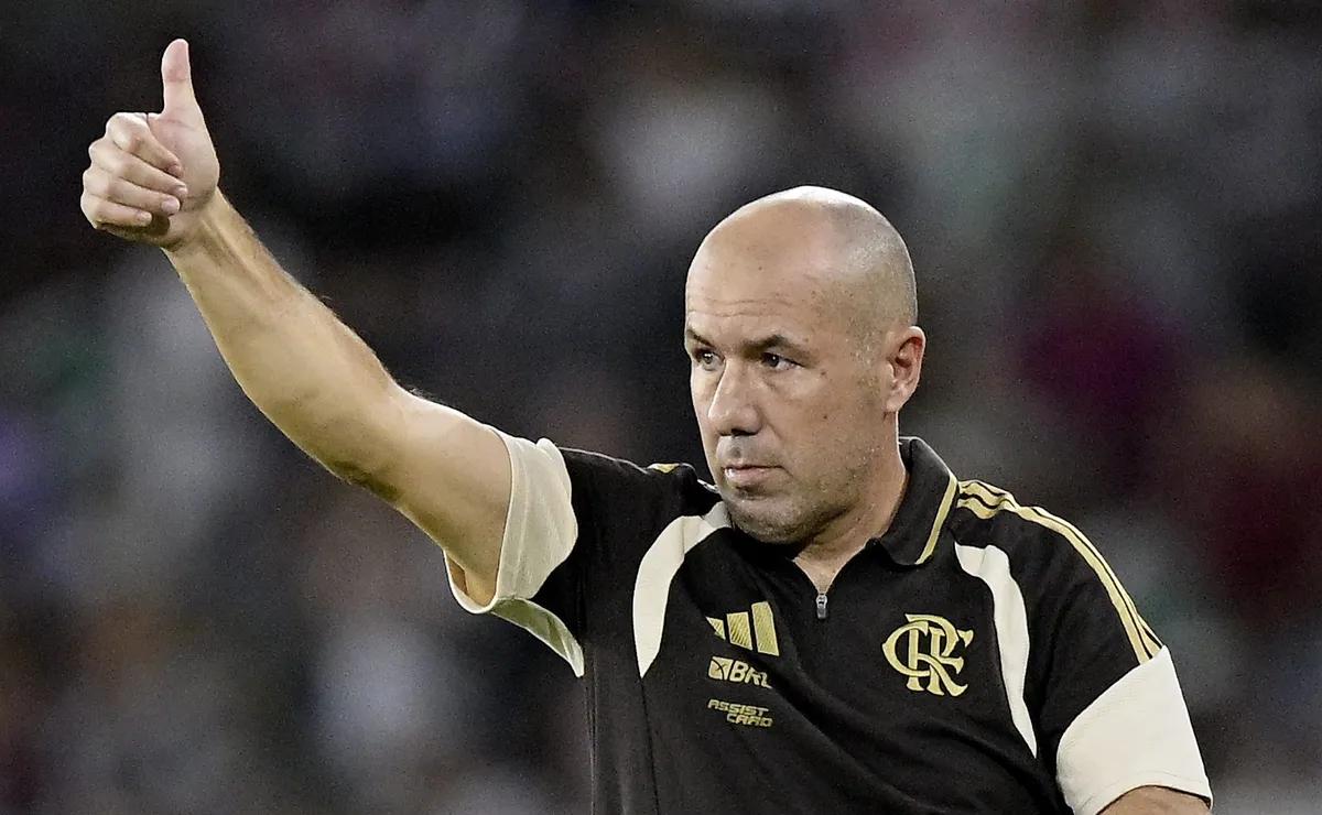 Danilo puxa a fila e elenco do Flamengo está muito satisfeito com Leonardo Jardim antes da Libertadores