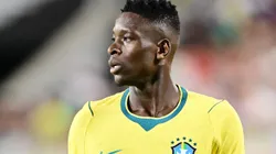 Atacante tem o futuro incerto - Foto: Julio Aguilar/Getty Images.