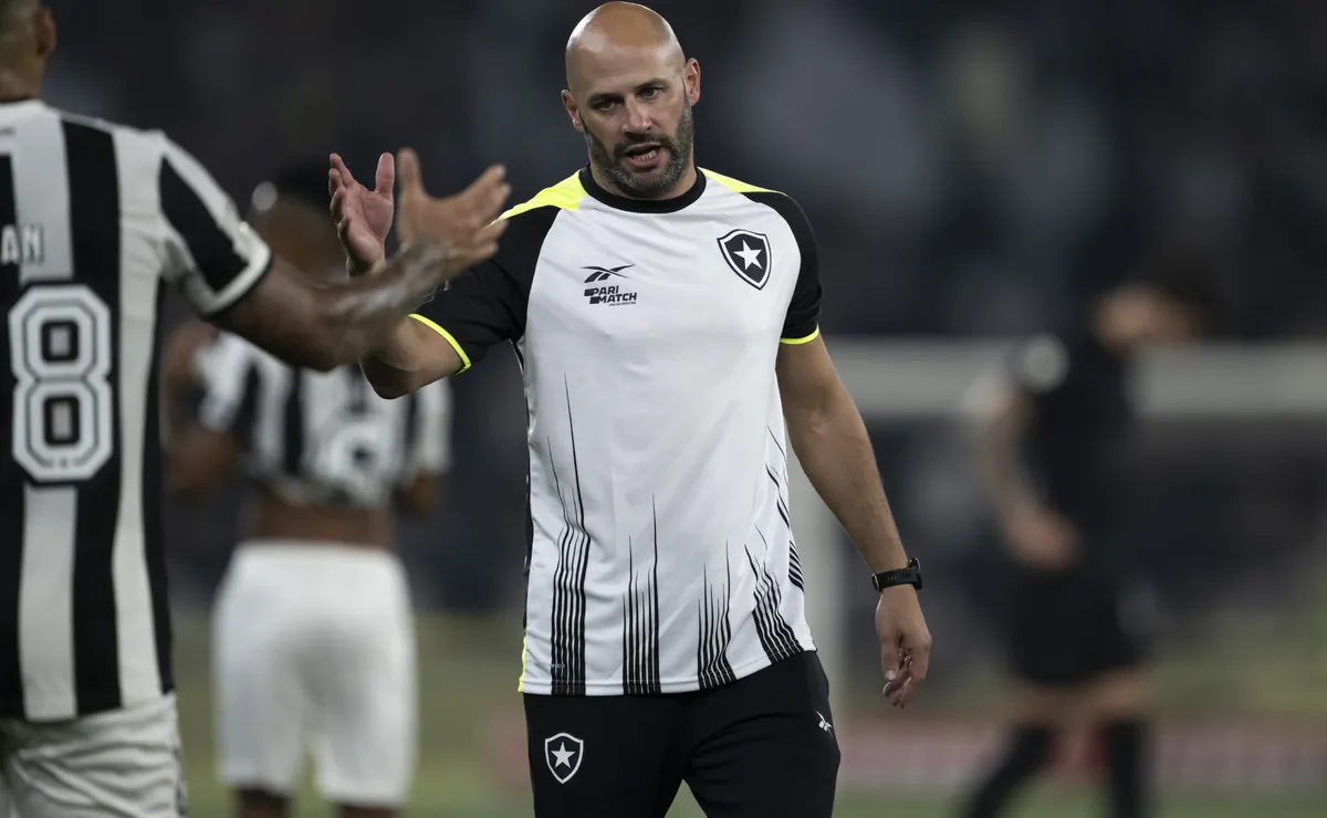 Escalação do Botafogo: Franclim Carvalho indica time sem Álvaro Montoro contra o Caracas