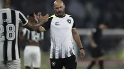 Franclim Carvalho inicia sua caminhada como treinador do Botafogo contra o Caracas - Foto: Jorge Rodrigues/AGIF