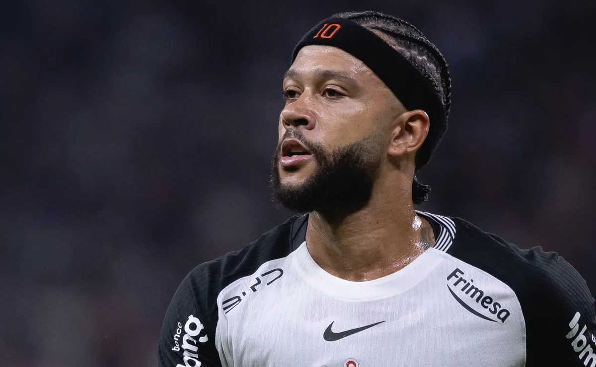 Corinthians demite gerente Renan Bloise, tradutor de Memphis Depay, por ordem de Osmar Stábile