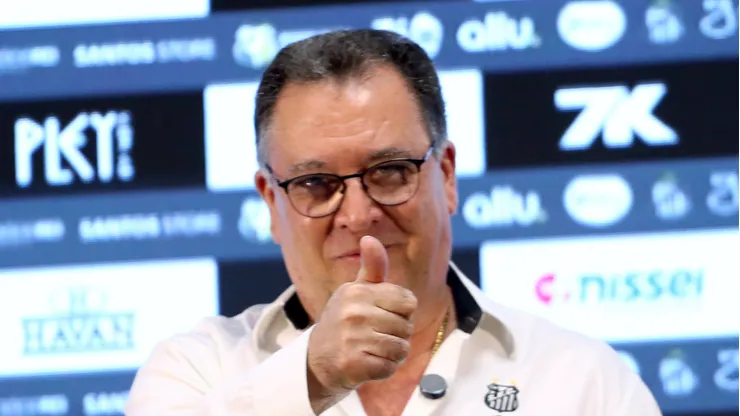 O presidente Marcelo Teixeira fala aos jornalistas durante apresentacao oficial de Gabriel Barbosa (Gabigol) como jogador do Santos FC em coletiva de imprensa realizada no Vila Belmiro. Foto: Mauricio De Souza/AGIF