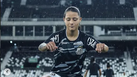 Evelin Bonifácio em treino do Santos