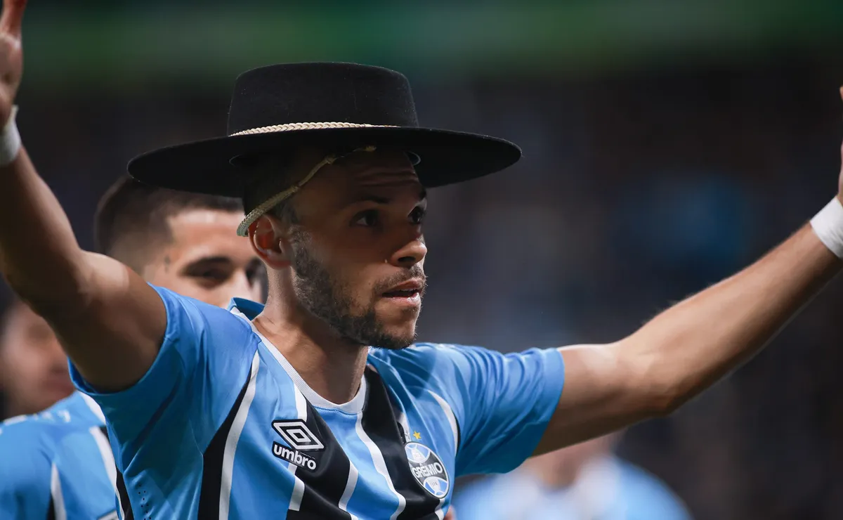 Braithwaite volta como titular após 7 meses e reacende disputa no ataque do Grêmio