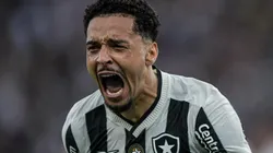 RJ - RIO DE JANEIRO - 08/12/2024 - BRASILEIRO A 2024, BOTAFOGO X SAO PAULO - Gregore jogador do Botafogo comemora seu gol durante partida contra o Sao Paulo no estadio Engenhao pelo campeonato Brasileiro A 2024. Foto: Thiago Ribeiro/AGIF