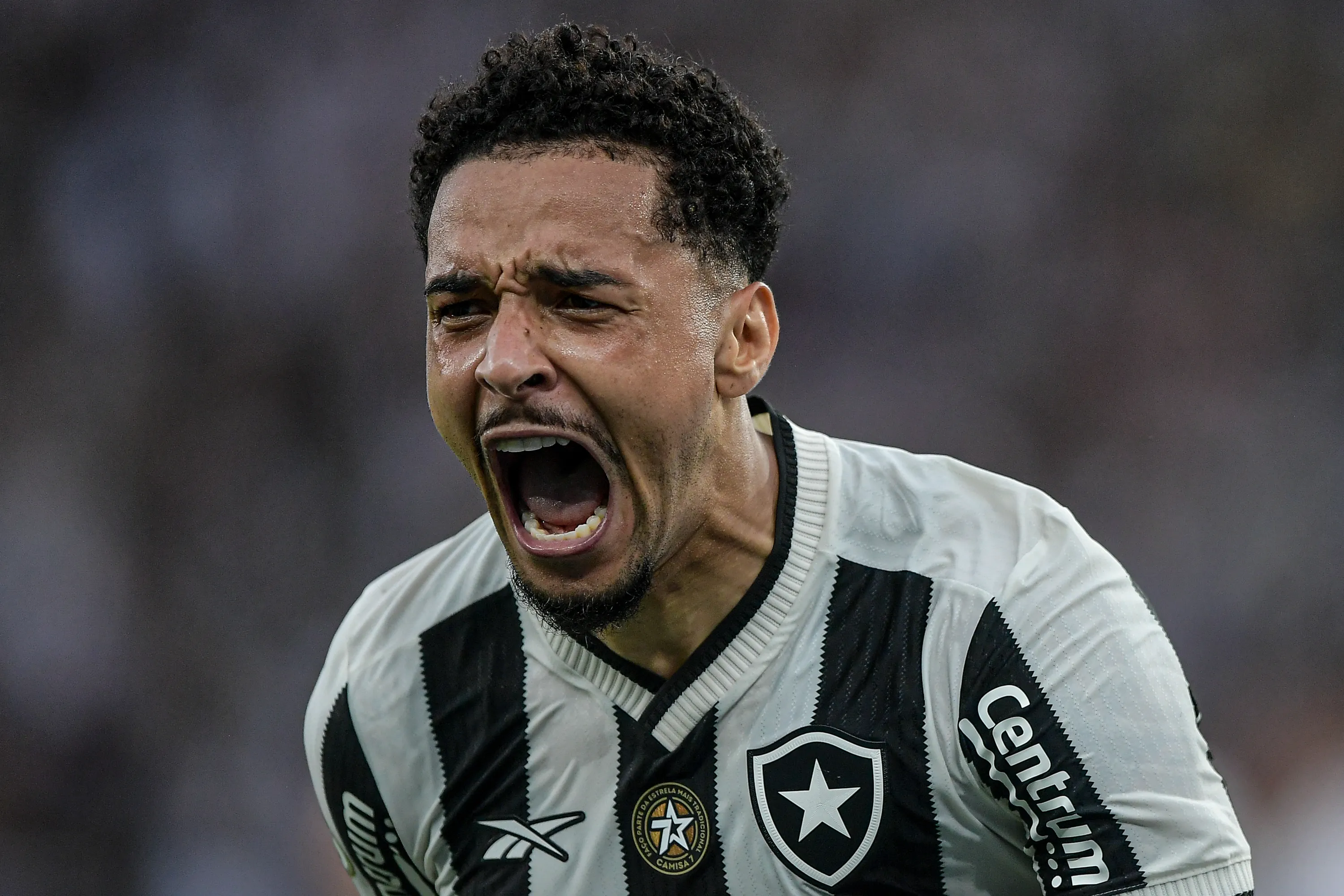 Gregore jogador do Botafogo comemora seu gol durante partida contra o Sao Paulo no estadio Engenhao pelo campeonato Brasileiro A 2024. Foto: Thiago Ribeiro/AGIF