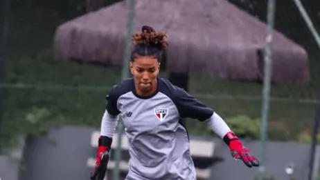 Goleira Carlinha em treino do São Paulo
