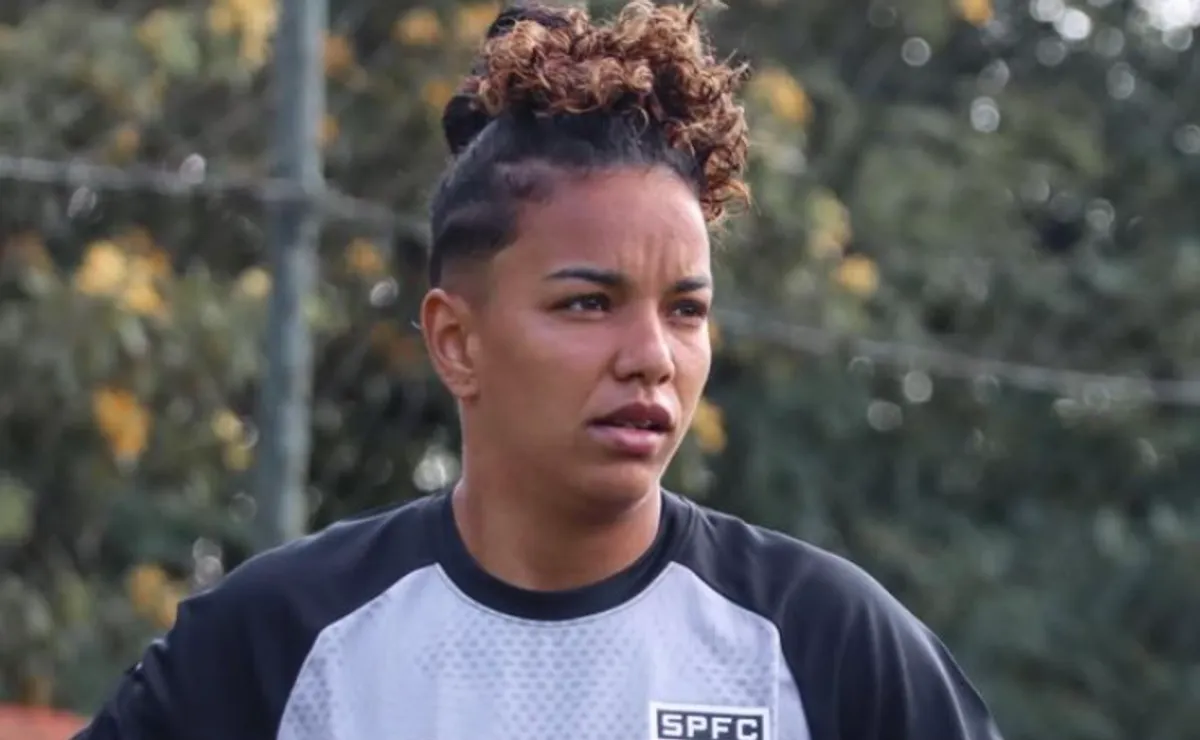 Carlinha celebra boa fase e destaca evolução do São Paulo no Brasileirão Feminino: “Boa comunicação em campo”