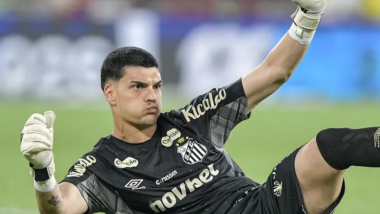 Gabriel Brazão se atrapalhou no gol do Deportivo Cuenca