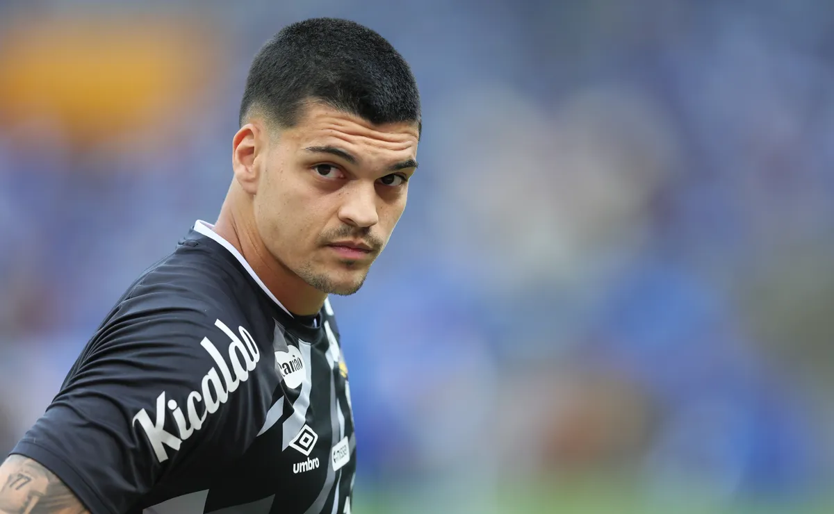 Gabriel Brazão conta com azar em gol olímpico antológico marcado pelo Cuenca na Sul-americana