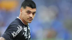Gabriel Brazao jogador do Santos durante aquecimento antes da partida contra o Cruzeiro no estadio Mineirao pelo campeonato Brasileiro A 2026. Foto: Gilson Lobo/AGIF