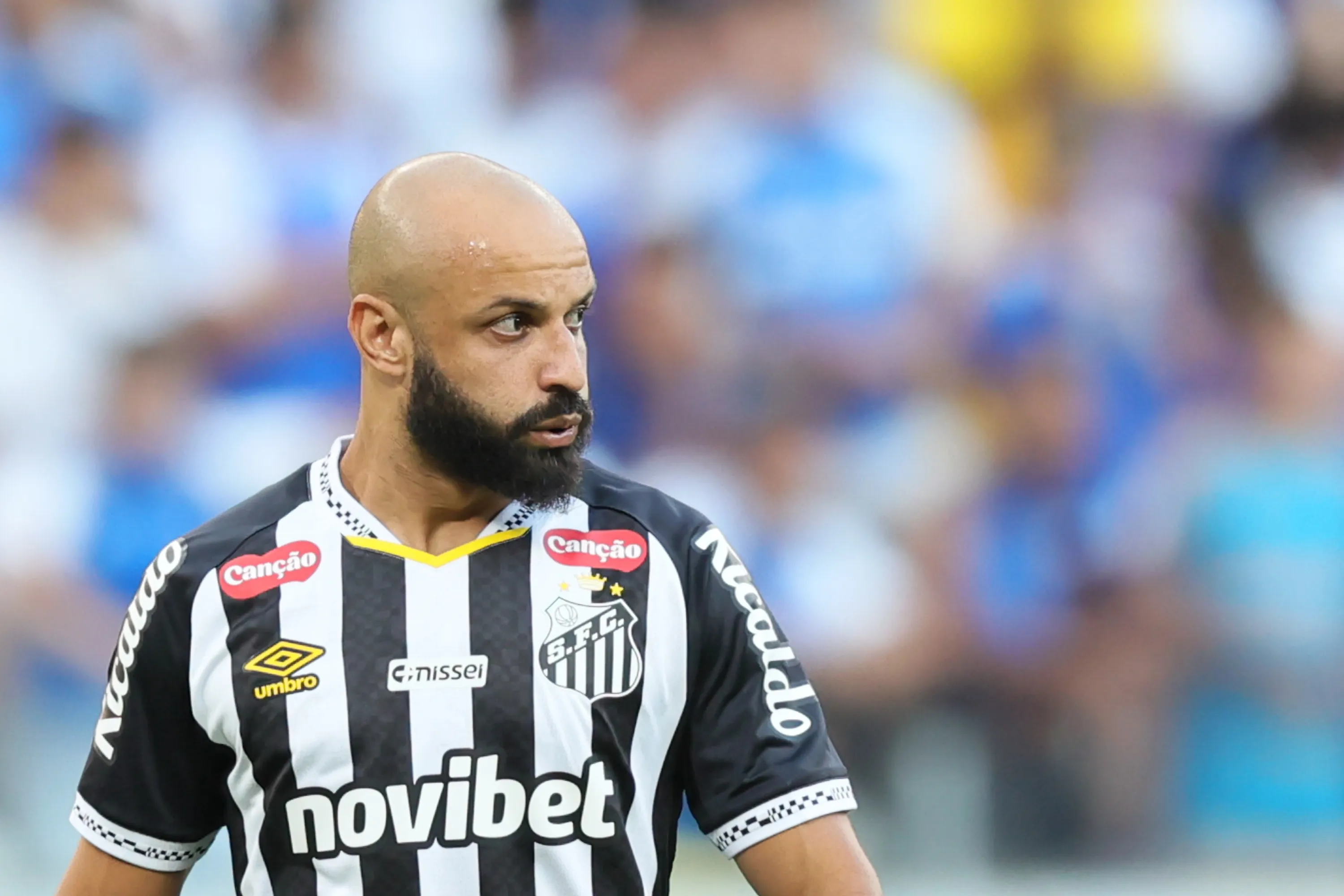 Thaciano jogador do Santos durante partida contra o Cruzeiro no estadio Mineirao pelo campeonato Brasileiro A 2026. Foto: Gilson Lobo/AGIF