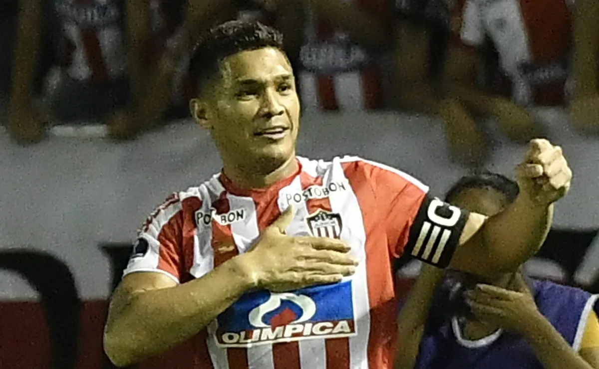 Téo Gutiérrez marca de pênalti, e Palmeiras sai atrás do Junior Barranquilla na Copa Libertadores