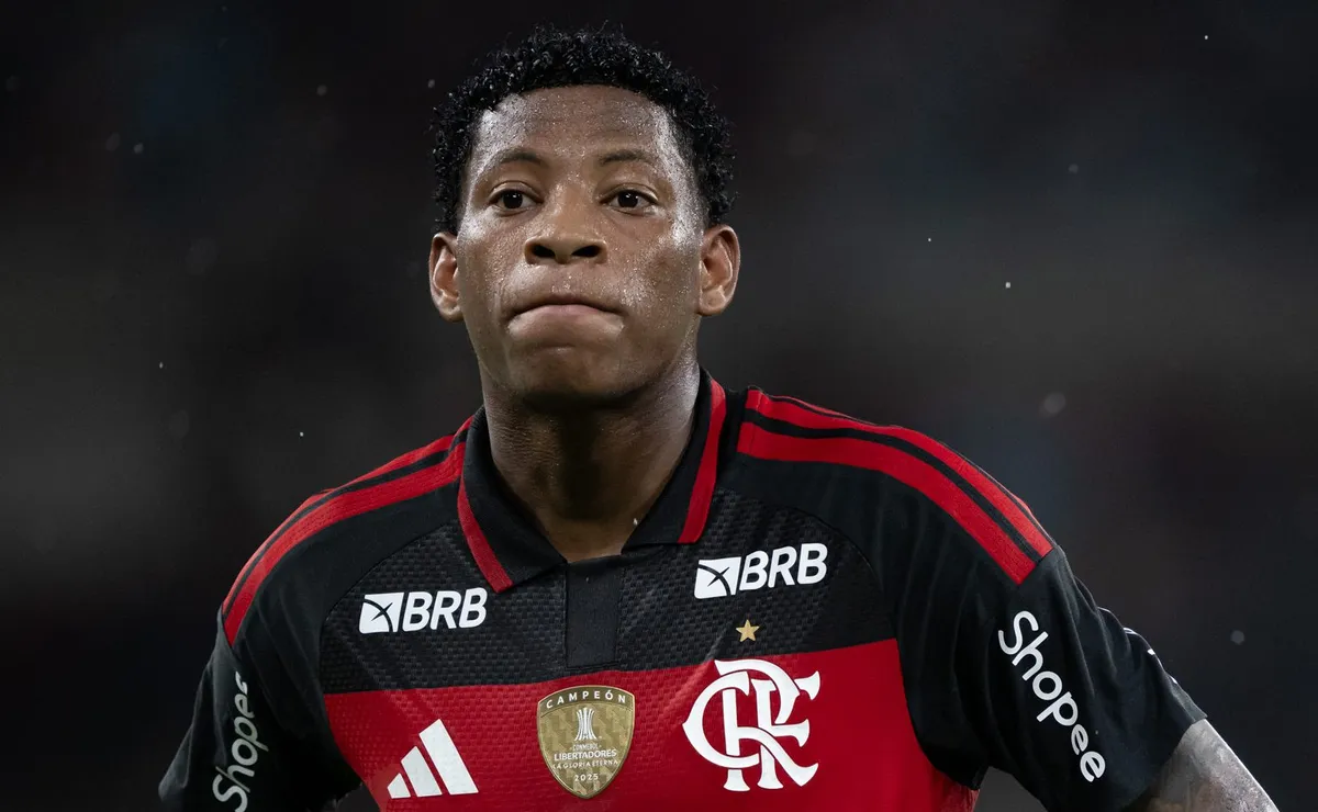 PC Oliveira concorda com decisão da não expulsão de Plata por pisão em Cusco x Flamengo