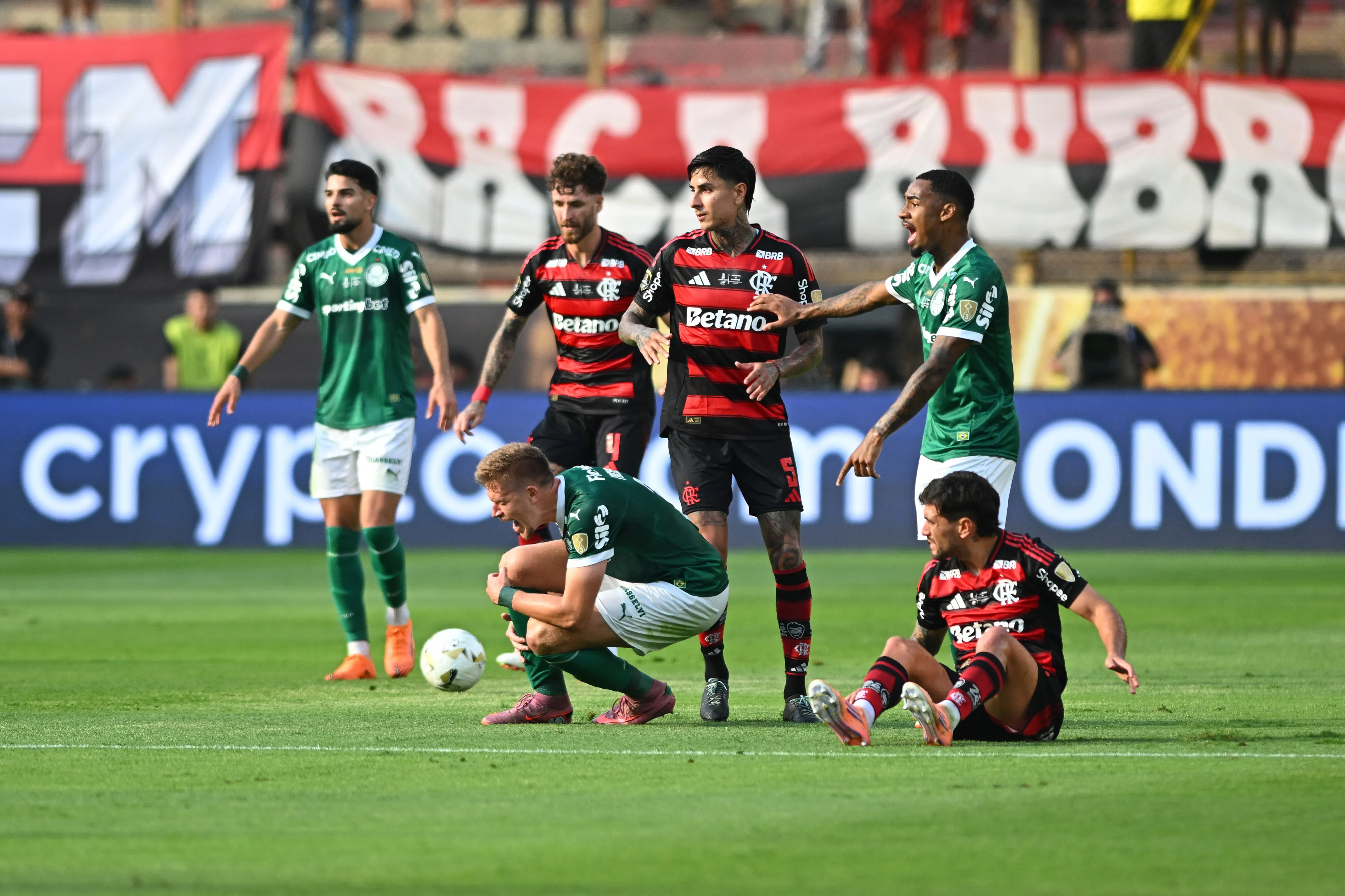 Lance de Pulgar em Fuchs na final da última Libertadores não sai da mente de Abel Ferreira. Foto: Rodrigo Valle/Getty Images