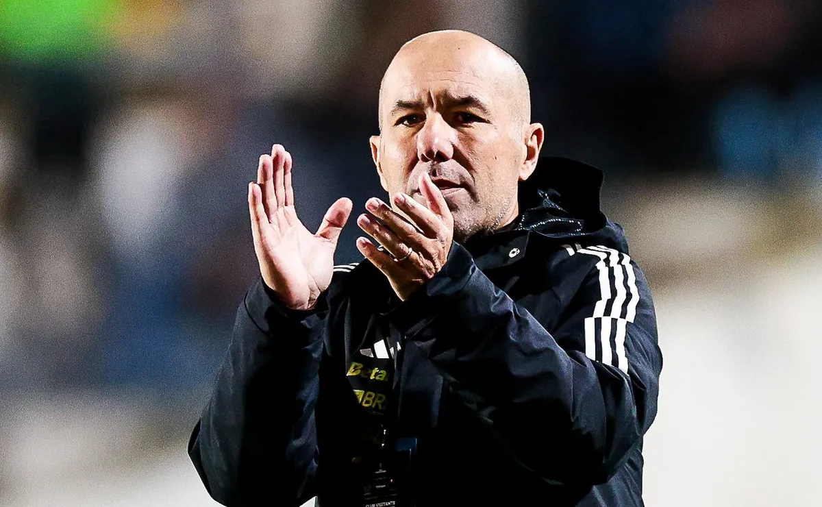 Leonardo Jardim revela conversa com elenco que virou a chave sobre problema de jogar na altitude