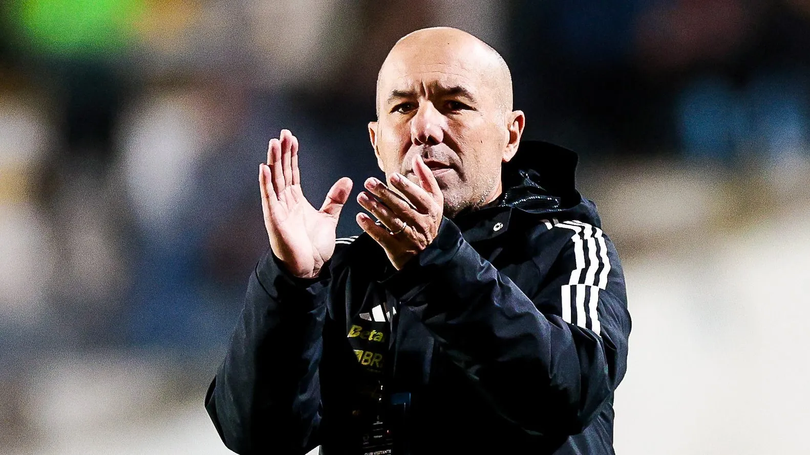 Leonardo Jardim em ação no duelo do Mengo contra o Cusco – Foto Gilvan de Souza/Flamengo