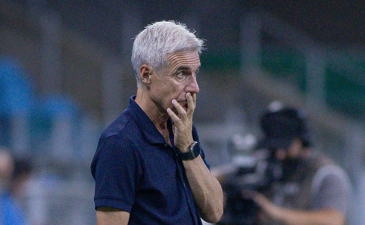 Grêmio estreia com derrota na Sul-Americana e Luís Castro aponta problema: “Pior jogo”