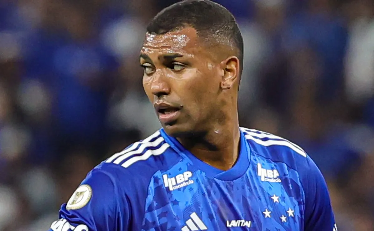 Walace segue treinando e aguarda nova reunião com a diretoria do Cruzeiro para definir futuro