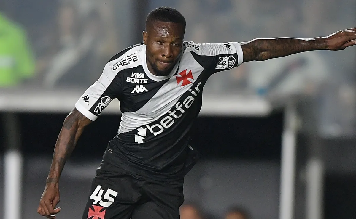 Vasco terá retorno de Loide Augusto em junho; time da Turquia não irá exercer opção de compra