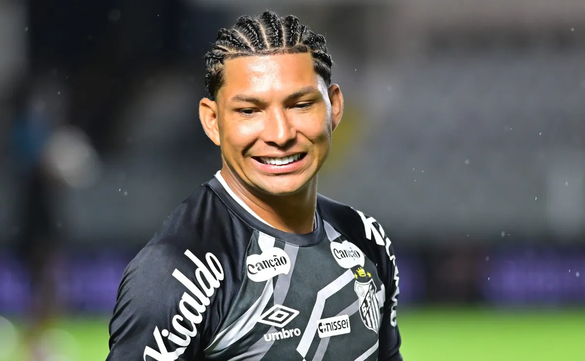 Rony esgota paciência entre os santistas e é muito criticado após derrota na estreia da Sul-Americana