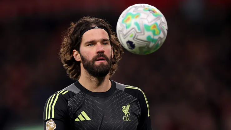 Alisson pode sair do Liverpool após vários anos.