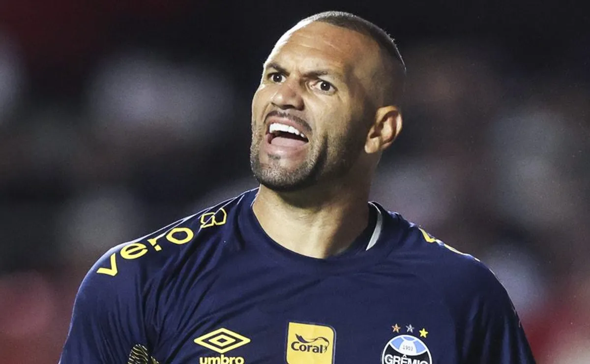 Weverton desabafa após nova derrota do Grêmio e aponta problema: “Não aproveitamos as chances”