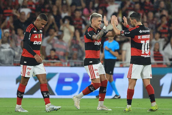 RIO DE JANEIRO, BRAZIL – MARCH 19: Luiz Araújo of Flamengo celebrates with Giorgian de Arrascaeta after scoring the third goal of their team during the match between Flamengo and Clube do Remo as part of Brasileirao 2026 at Maracana Stadium on March 19, 2026 in Rio de Janeiro, Brazil. (Photo by Wagner Meier/Getty Images)