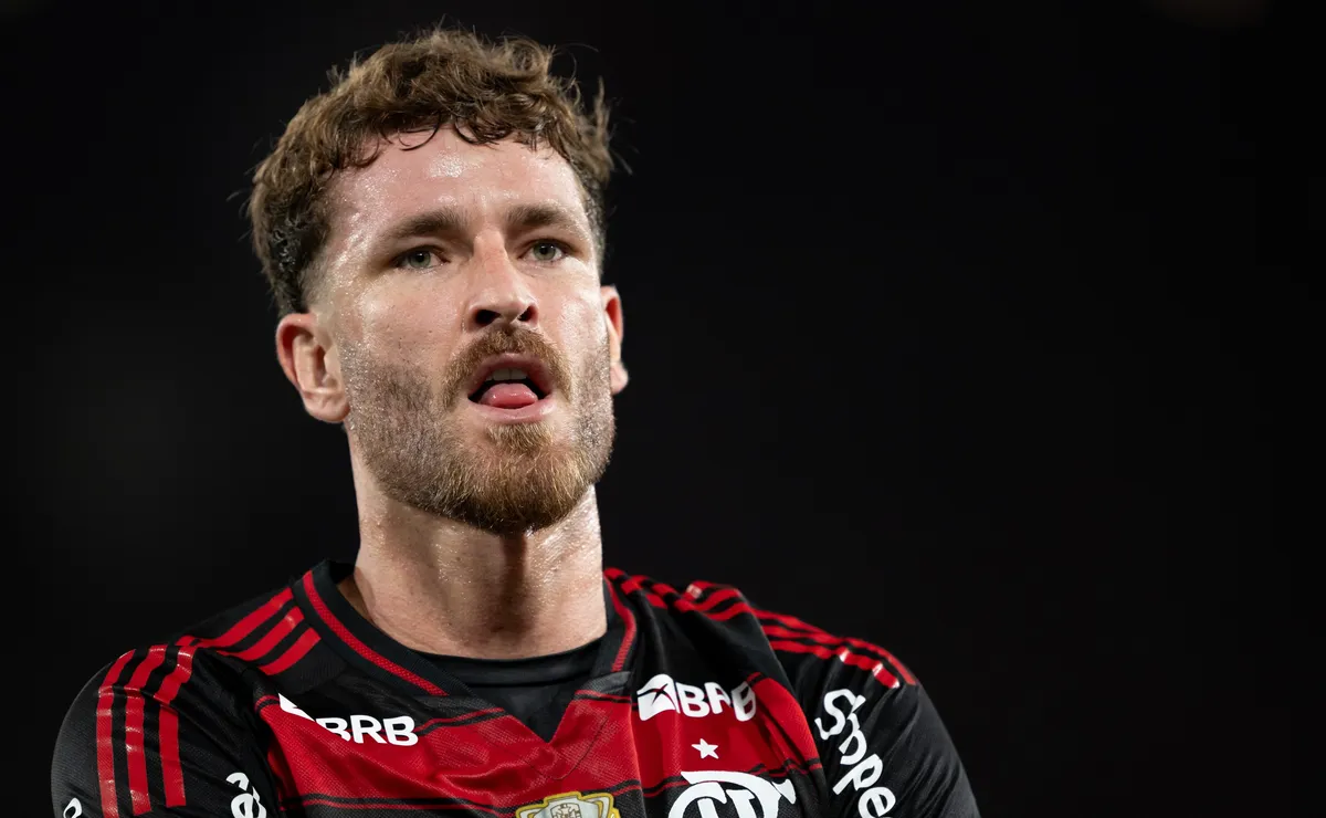 Léo Pereira revela que jogadores do Flamengo usaram oxigênio no intervalo após sofrerem com altitude