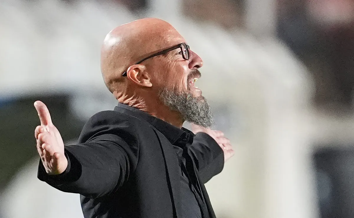 Alejandro Orfila, técnico do Cusco, reclama da arbitragem e manda indireta ao Flamengo: “Não necessita destas coisas”