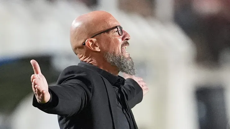 Treinador do Cusco reclama da arbitragem e manda indireta pro Fla. Foto: Raul Sifuentes/Getty Images)