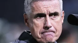 Luís Castro está pressionado no Grêmio.